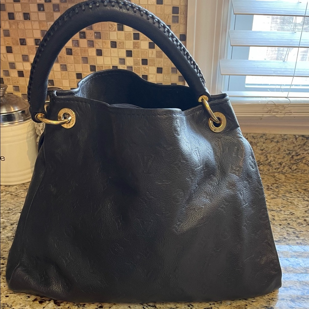 Louis Vuitton Artsy MM shoulder bag